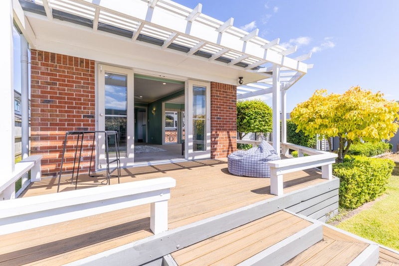 5 Tudor Crescent, Chedworth, Hamilton - Carousel 2