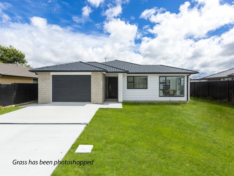 8 Passchendaele Grove, Trentham, Upper Hutt - Carousel 1
