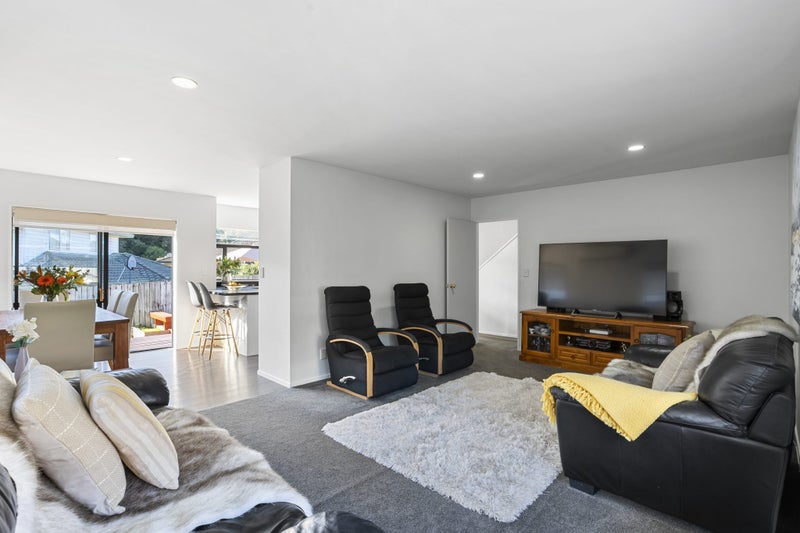 1/42 Headcorn Place, Botany Downs, Auckland - Carousel 2