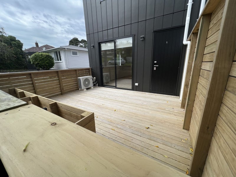 5 Glenford Lane, Te Atatu Peninsula, Auckland - Carousel 2