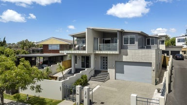 96 Fisher Parade, Sunnyhills, Auckland - Carousel 1