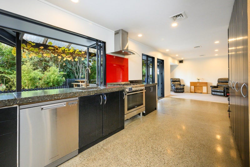 151 Summerhill Drive, Fitzherbert, Palmerston North - Carousel 2