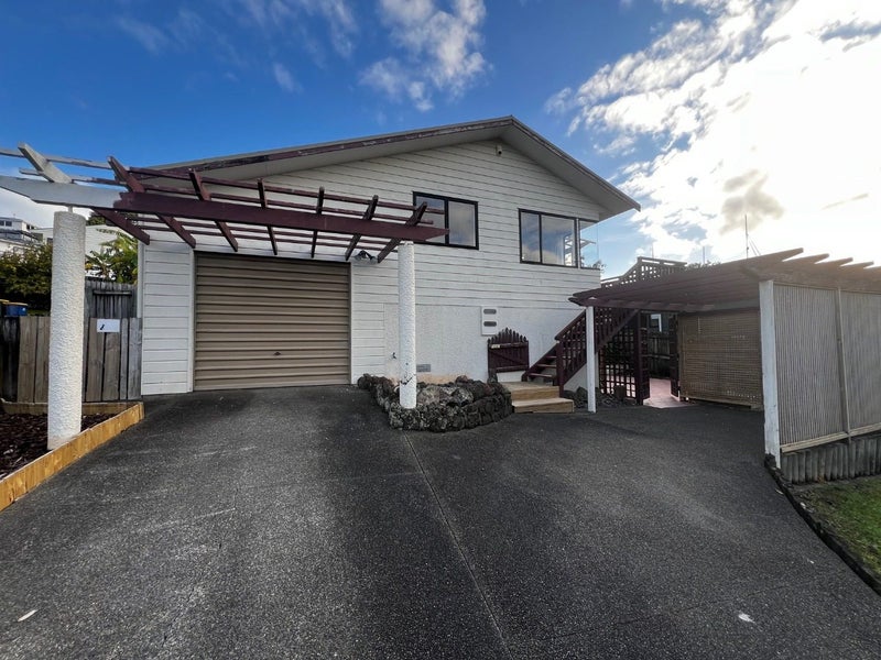 1A Romulus Place, Totara Vale, Auckland - Carousel 1