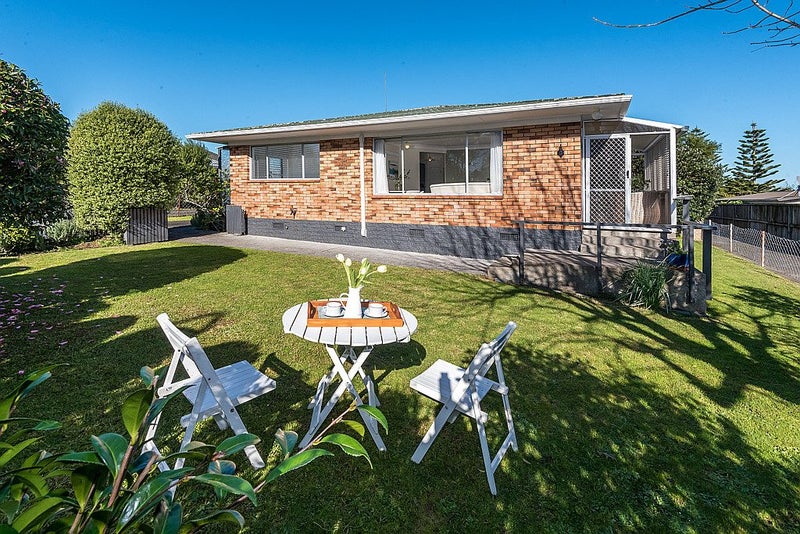 1/6 Abercrombie Street, Howick, Auckland - Carousel 1