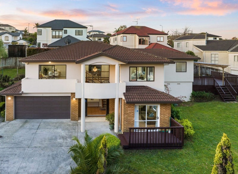 7 Chieftain Rise, Goodwood Heights, Auckland - Carousel 1