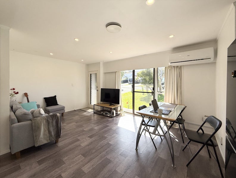 1/5 Merriefield Avenue, Forrest Hill, Auckland - Carousel 1
