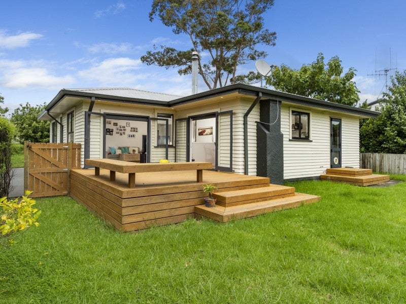 105 Welcome Bay Road, Welcome Bay, Tauranga - Carousel 1