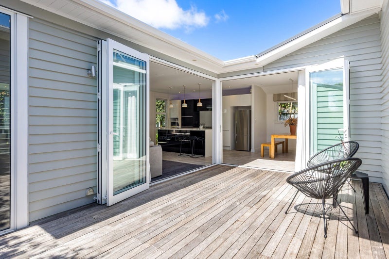 13 Seacombe Road, Point Chevalier, Auckland - Carousel 5