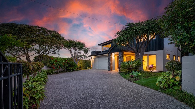 2/91 Aberdeen Road, Castor Bay, Auckland - Carousel 2