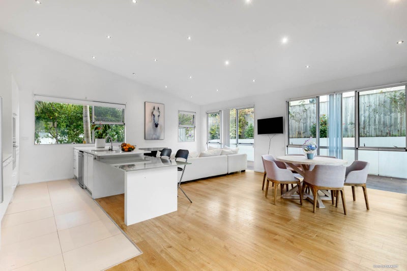 684A Beach Road, Browns Bay, Auckland - Carousel 1