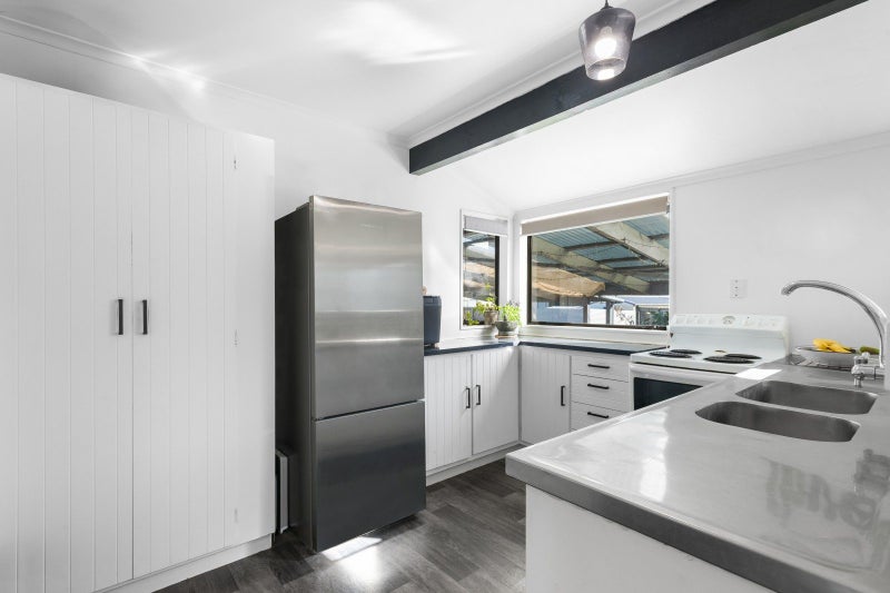 29 Matthew Place, Kawaha Point, Rotorua - Carousel 2