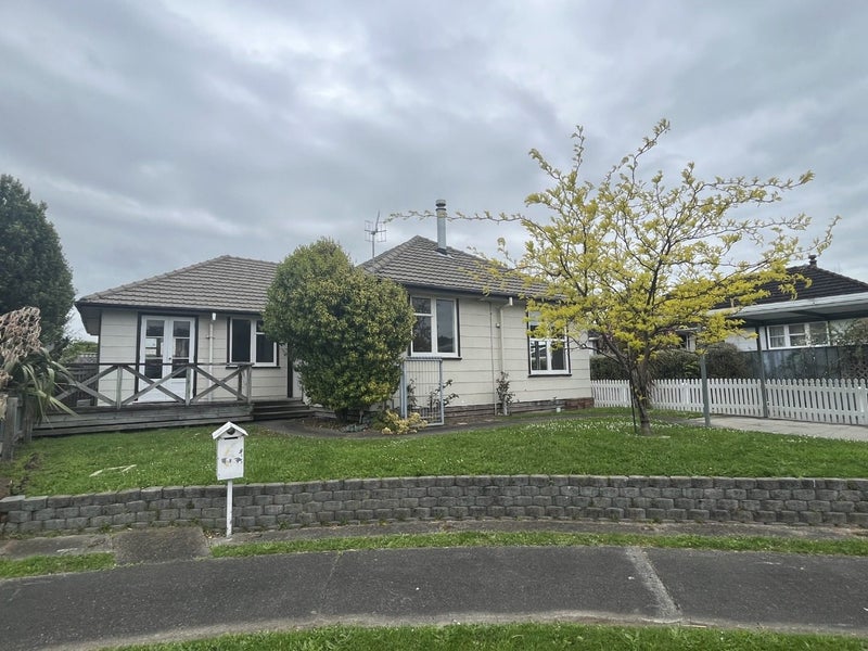 6 Ayr Place, Hokowhitu, Palmerston North - Carousel 2
