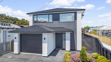 74B Rotherham Terrace, Miramar, Wellington - Carousel 1