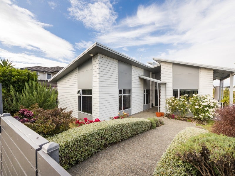 11 Vaucluse Heights, Fitzherbert, Palmerston North - Carousel 1