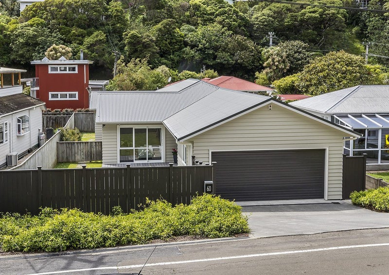 60 Airlie Road, Plimmerton, Porirua - Carousel 1