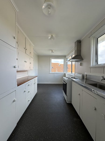 4 Caen Road, Panmure, Auckland - Carousel 2