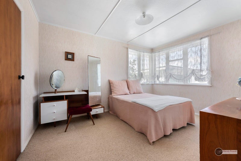 8 Hector Grove, Trentham, Upper Hutt - Carousel 21