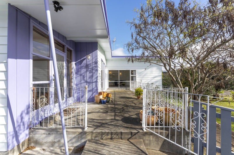 27 Parkland Crescent, Terrace End, Palmerston North - Carousel 2