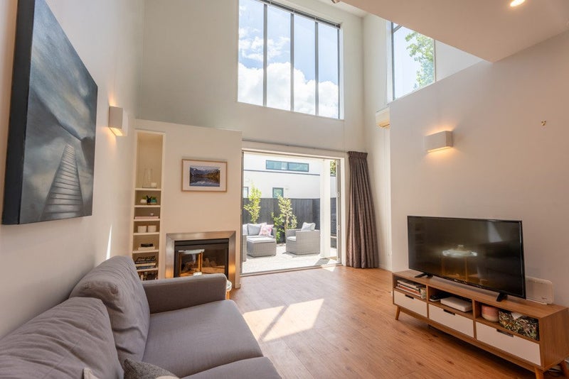 2/64 Holly Road, St Albans, Christchurch - Carousel 1