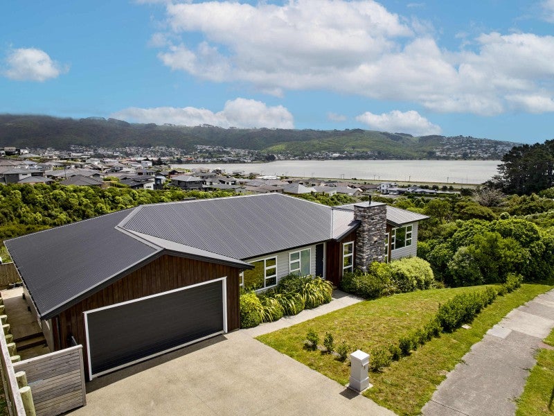 8 Frances Brown Avenue, Aotea, Porirua - Carousel 1