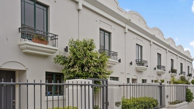 2/31 Marriner Street, Sumner, Christchurch - Carousel 1