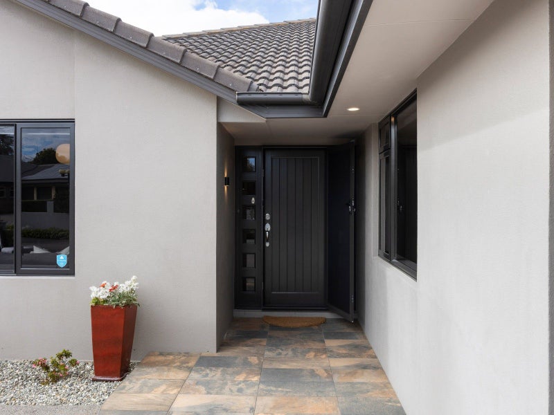 28 Somerton Drive, Huntington, Hamilton - Carousel 2