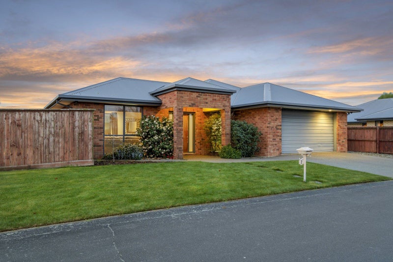 2 Te Pihopa Way, Aidanfield, Christchurch - Carousel 1