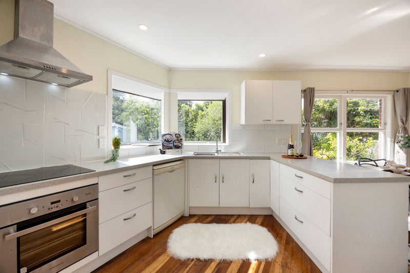 16 Helena Road, Hillcrest, Hamilton - Carousel 2