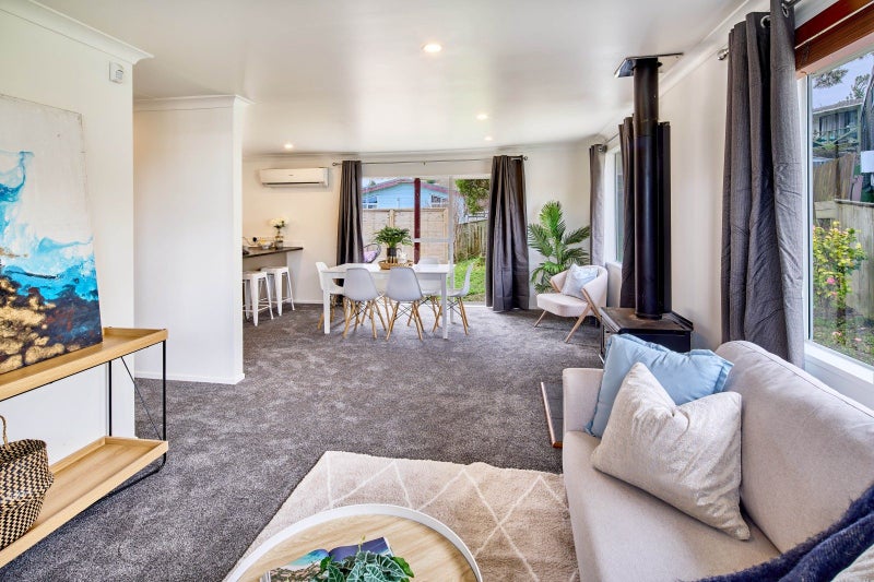 7 Edelweiss Grove, Timberlea, Upper Hutt - Carousel 1