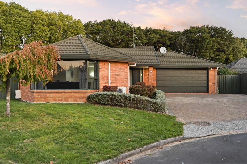 13 Makepeace Place, Flagstaff, Hamilton - Carousel 1