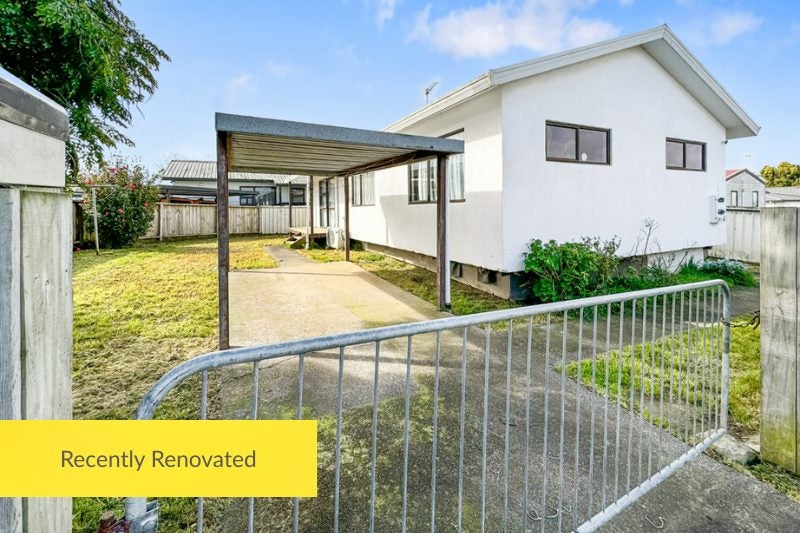 1/12 Solveig Place, Randwick Park, Auckland - Carousel 1