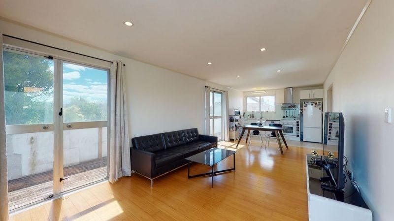 8 Leatham Crescent, Opaheke, Papakura - Carousel 2