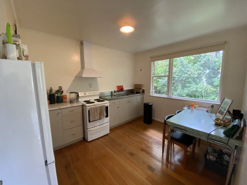 4 Chaucer Way, Karori, Wellington - Carousel 2