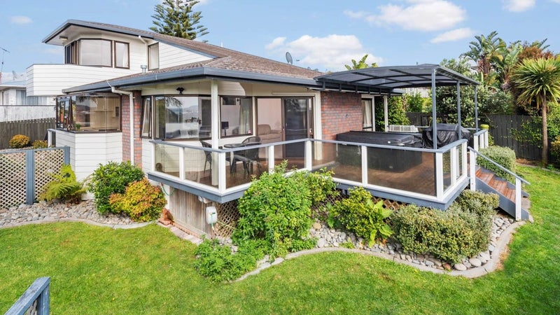 32A Jaemont Avenue, Te Atatu South, Auckland - Carousel 1