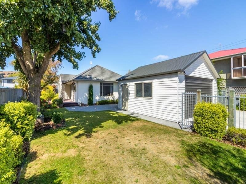 12 Beckford Road, Saint Martins, Christchurch - Carousel 1