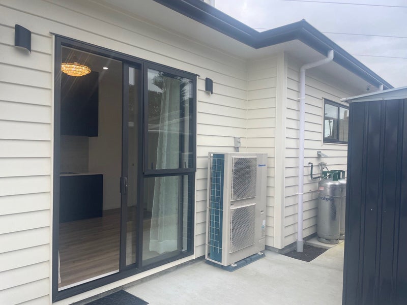 22 Annmarie Avenue, Tōtara Park, Auckland - Carousel 1