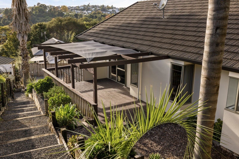 9 Cashmere Way, Welcome Bay, Tauranga - Carousel 1