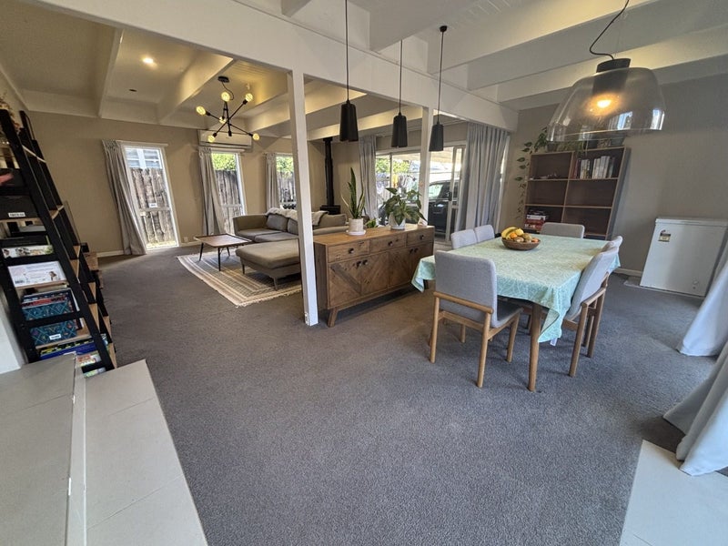 16 Taikata Road, Te Atatu Peninsula, Auckland - Carousel 1