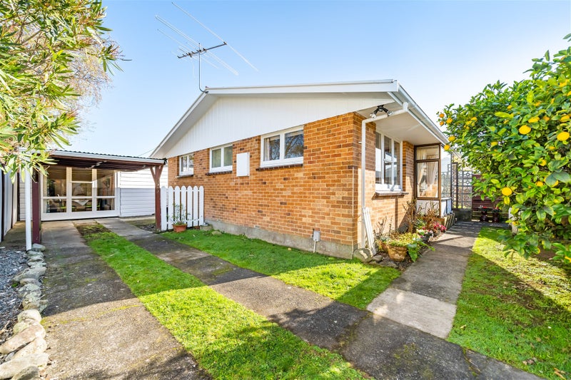 4/27 Exchange Street, Ebdentown, Upper Hutt - Carousel 1