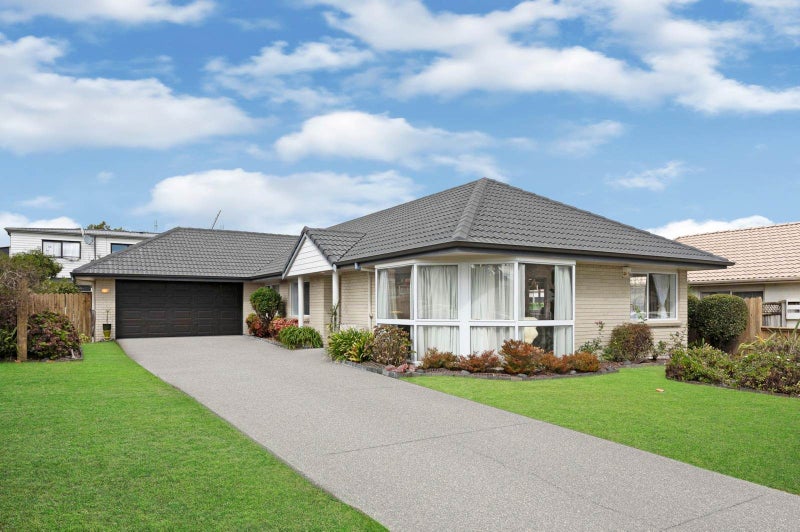 8 Headcorn Place, Botany Downs, Auckland - Carousel 2