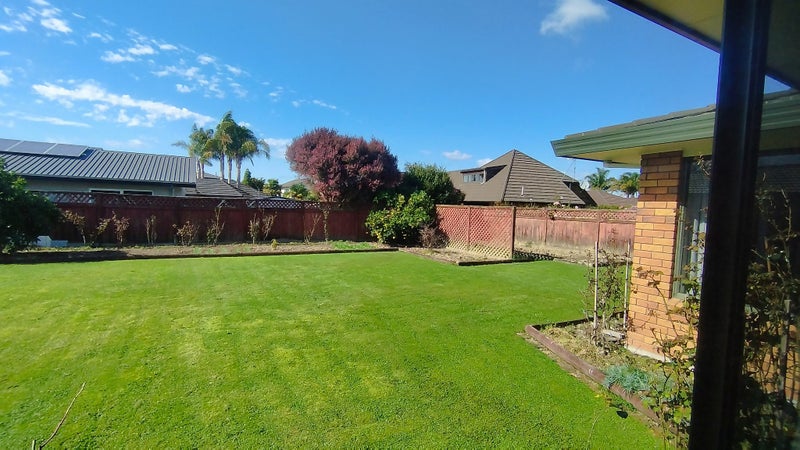 24 Huntington Drive, Huntington, Hamilton - Carousel 2