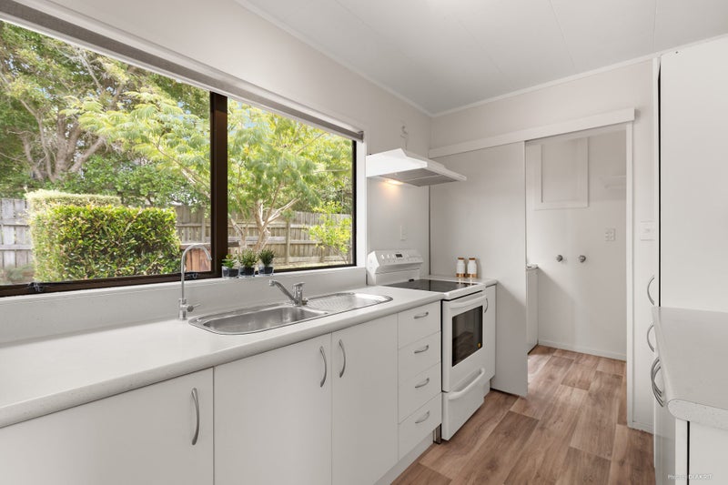 8 Waiora Road, Stanmore Bay, Whangaparaoa - Carousel 1