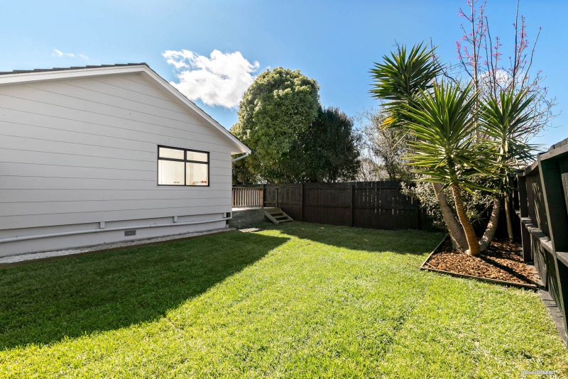 2/47 Larnoch Road, Henderson, Auckland - Carousel 2