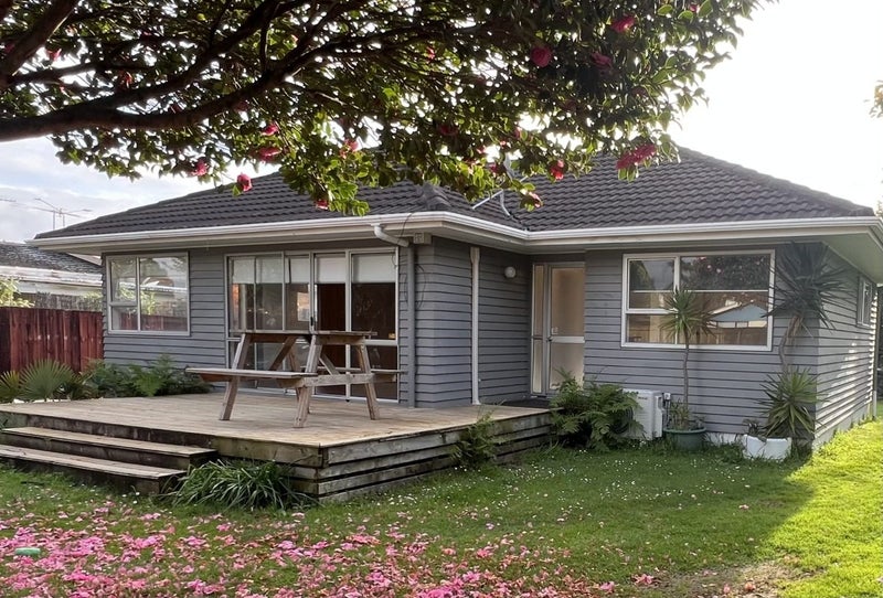 36 Challen Close, Conifer Grove, Takanini - Carousel 1