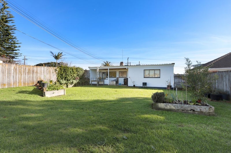 156 Titirangi Road, New Lynn, Auckland - Carousel 1