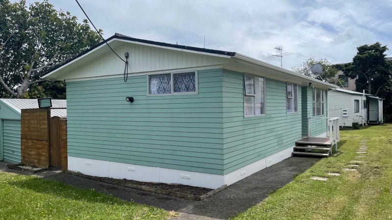 61 ANDERSONS RD, Oteha, Auckland - Carousel 17