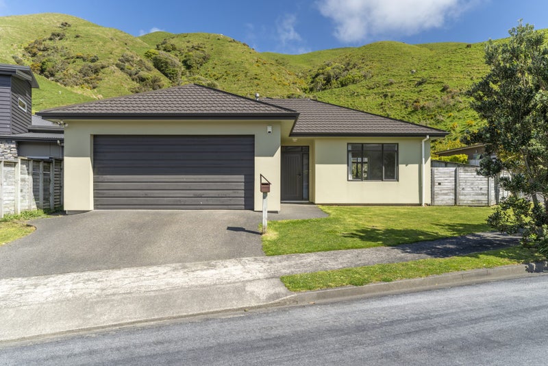 13 Yarnbrook Grove, Churton Park, Wellington - Carousel 1