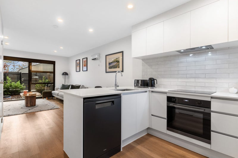 5/107 Selo Street, Glen Eden, Auckland - Carousel 2