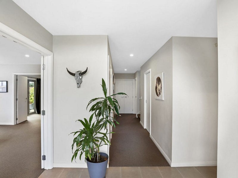 16 East Ellington Drive, Mairehau, Christchurch - Carousel 2