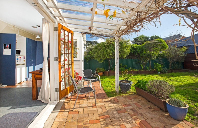 63 Endeavour Street, Lyall Bay, Wellington - Carousel 2